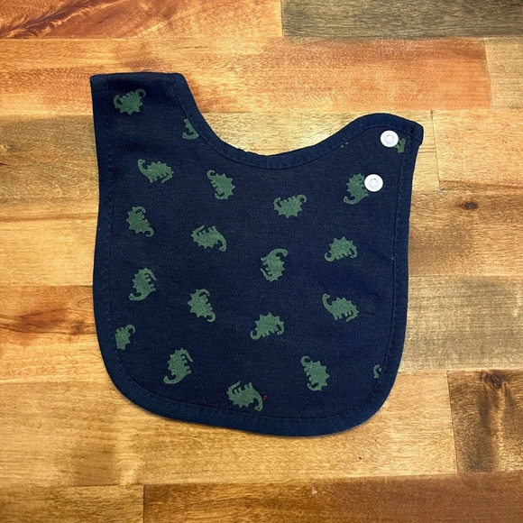 NWT Newborn gift set. Long sleeve onesie, hat, and bib. Baby shower gift. - Picture 4 of 4